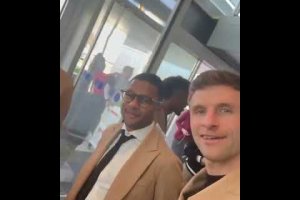 Thomas Muller didn’t have to do Serge Gnabry like that 😂 (via @esmuellert_) #shorts