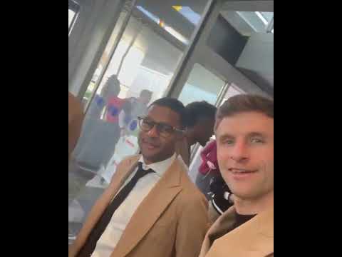 Thomas Muller didn’t have to do Serge Gnabry like that 😂 (via @esmuellert_) #shorts
