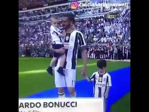 Leonardo Bonucci’s son was crying during Juventus title celebrations because he’s a Torino fan😂