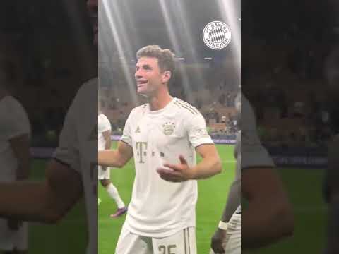 Thomas Müller loves a trophy 😂