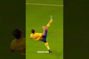 Zlatan Ibrahimovic’s crazy bicycle kick 😱